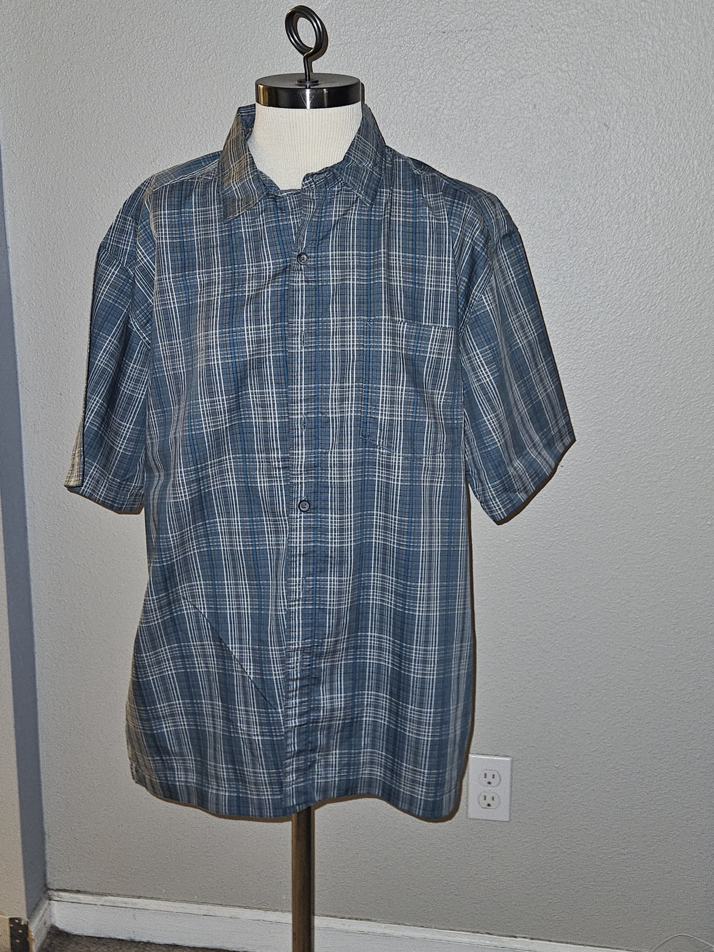 REI Blue Plaid Short-Sleeve Button-Down Shirt
